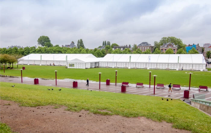 Deliver four tent accommodations in a short timeframe to host the Amsterdam Art Fair at the Museumplein in Amsterdam.