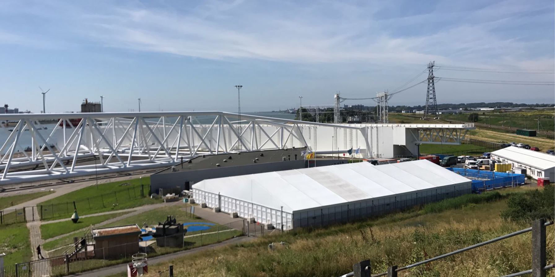 Tent als noodhospitaal bij Kontent Structures
