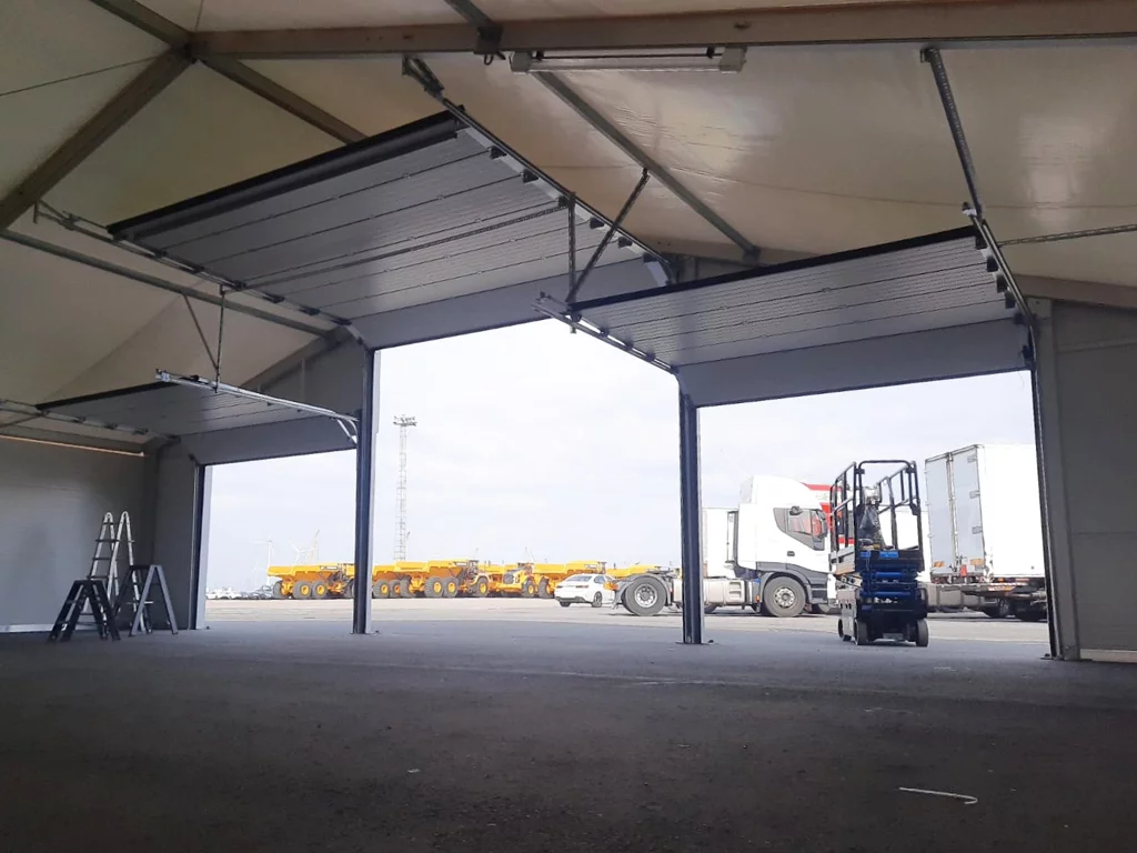 opslagtent of semi-permanente tentaccommodatie