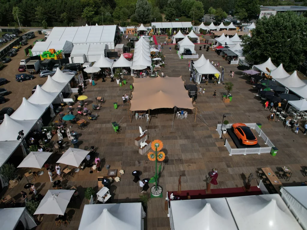 Tijdelijke festival accommodaties voor WEzel Culinair